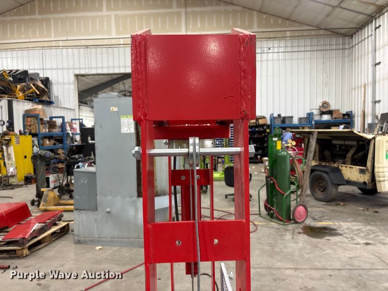 image for item EI5795 Hydraulic press