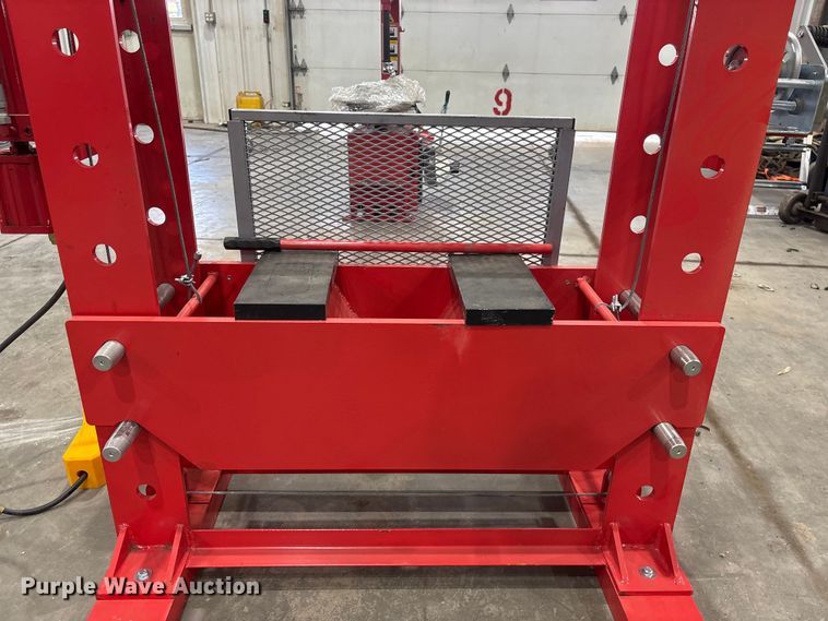 image for item EI5795 Hydraulic press