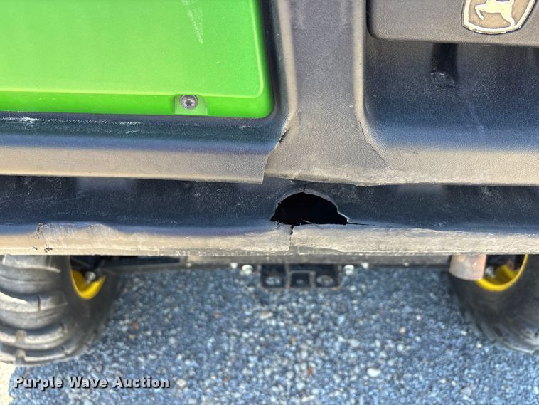 image for item EJ7811 2018 John Deere XUV835E utility vehicle