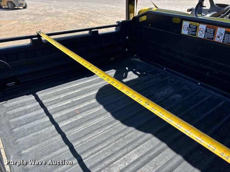 image for item EJ7811 2018 John Deere XUV835E utility vehicle