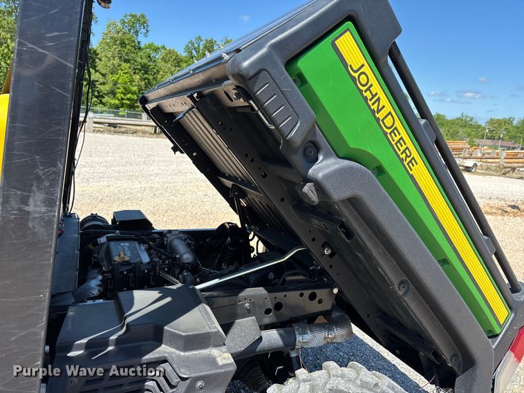 image for item EJ7811 2018 John Deere XUV835E utility vehicle
