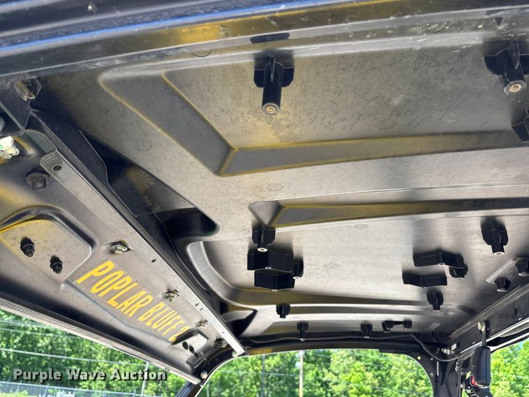 image for item EJ7811 2018 John Deere XUV835E utility vehicle