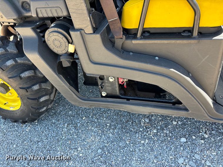 image for item EJ7811 2018 John Deere XUV835E utility vehicle
