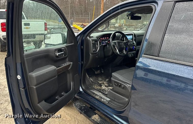 image for item EN0850 2020 Chevrolet Silverado 1500 Crew Cab pickup truck