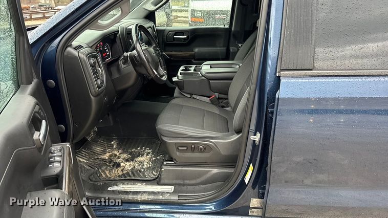 image for item EN0850 2020 Chevrolet Silverado 1500 Crew Cab pickup truck