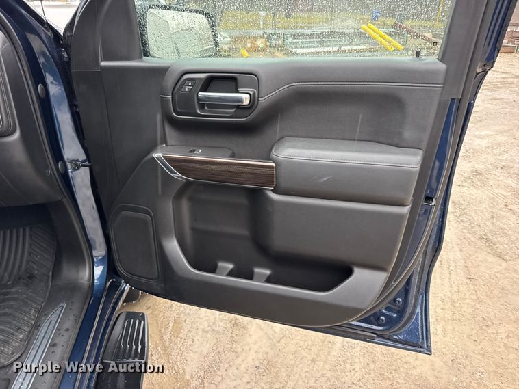 image for item EN0850 2020 Chevrolet Silverado 1500 Crew Cab pickup truck