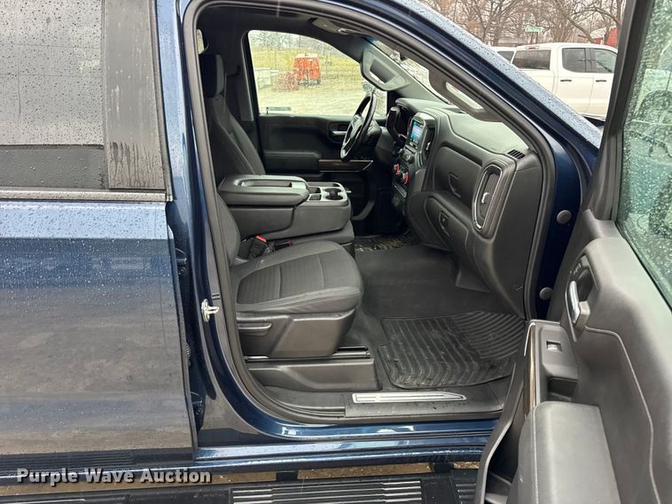 image for item EN0850 2020 Chevrolet Silverado 1500 Crew Cab pickup truck