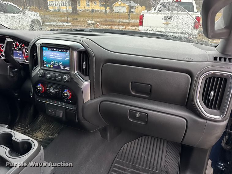 image for item EN0850 2020 Chevrolet Silverado 1500 Crew Cab pickup truck