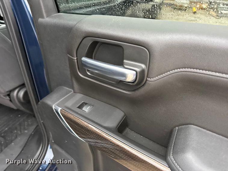 image for item EN0850 2020 Chevrolet Silverado 1500 Crew Cab pickup truck