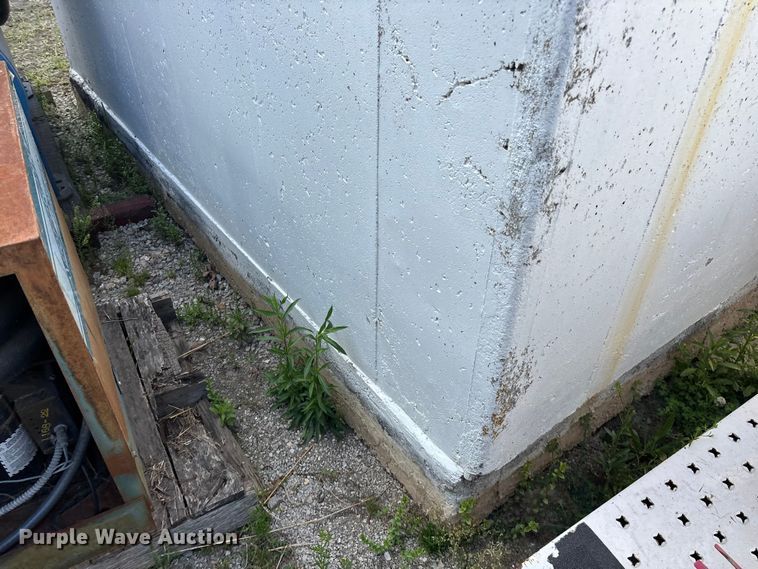 image for item EO4209 Concrete fuel tank enclosure