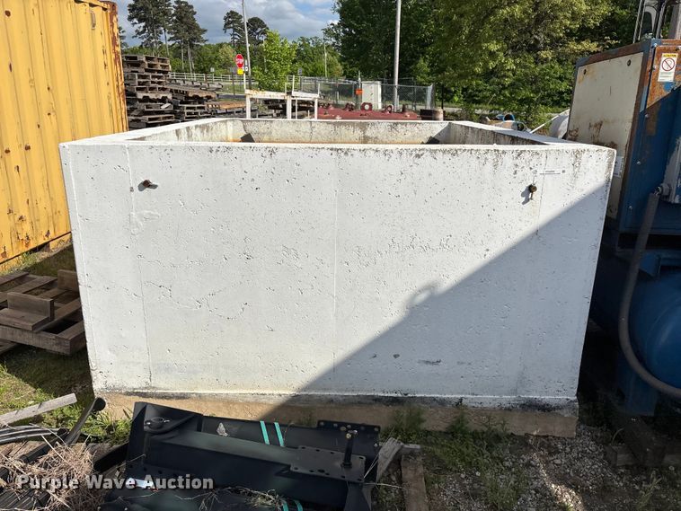image for item EO4209 Concrete fuel tank enclosure