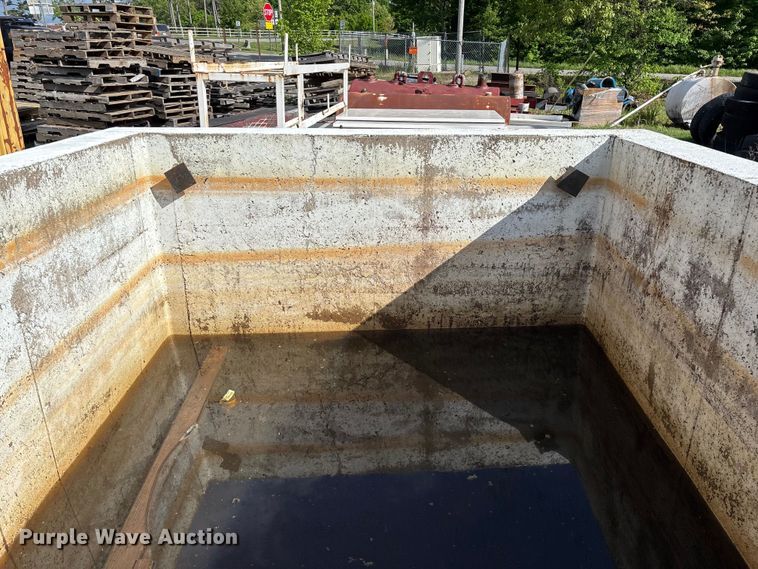 image for item EO4209 Concrete fuel tank enclosure
