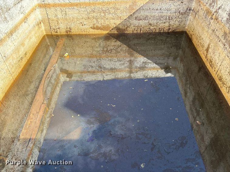 image for item EO4209 Concrete fuel tank enclosure