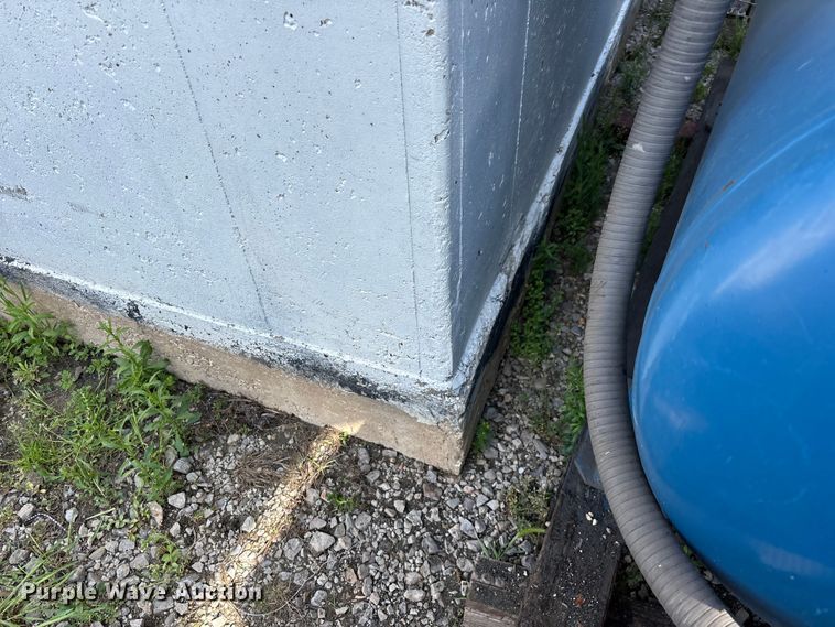 image for item EO4209 Concrete fuel tank enclosure