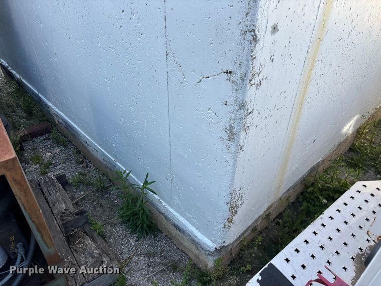 image for item EO4209 Concrete fuel tank enclosure
