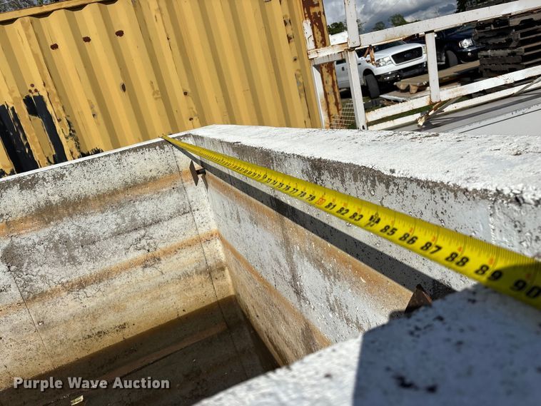 image for item EO4209 Concrete fuel tank enclosure