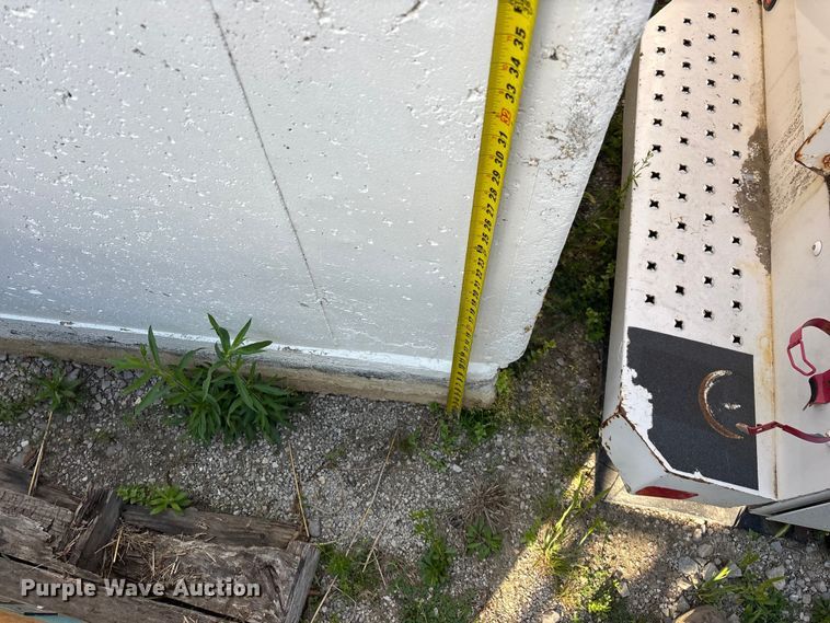 image for item EO4209 Concrete fuel tank enclosure
