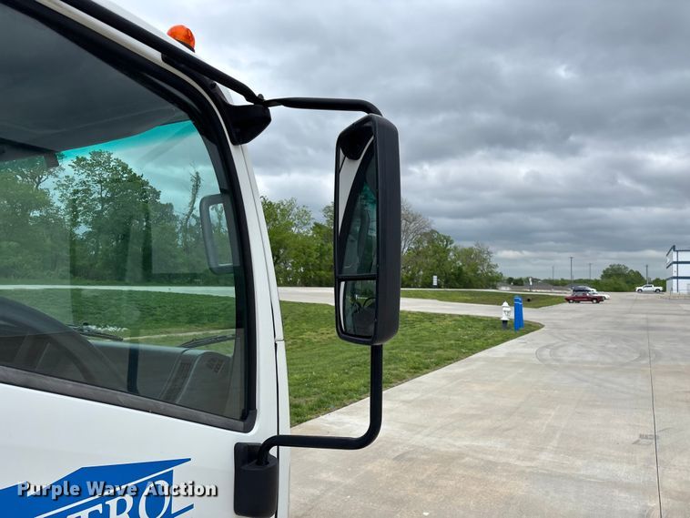 image for item EO4213 2016 Isuzu NPR box truck