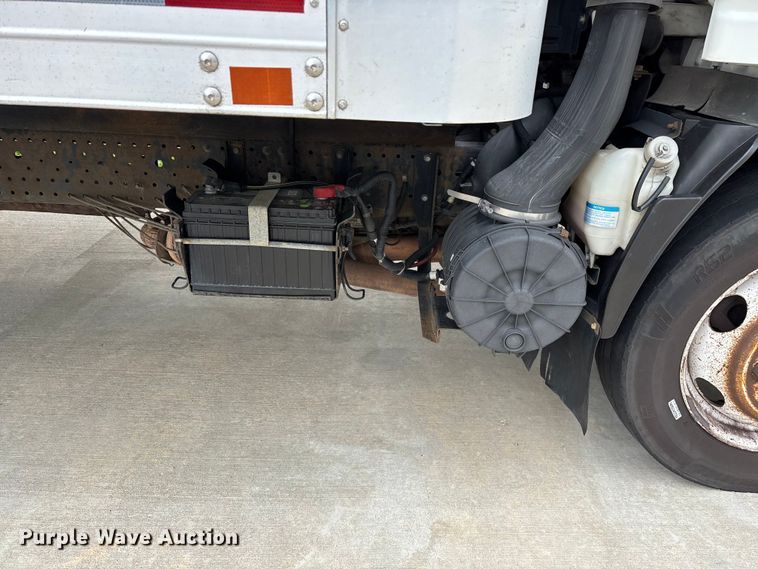 image for item EO4213 2016 Isuzu NPR box truck