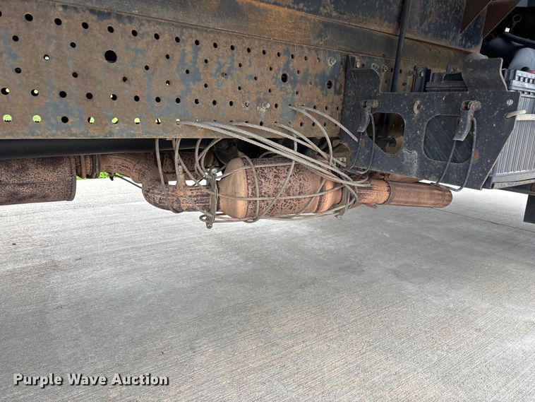 image for item EO4213 2016 Isuzu NPR box truck
