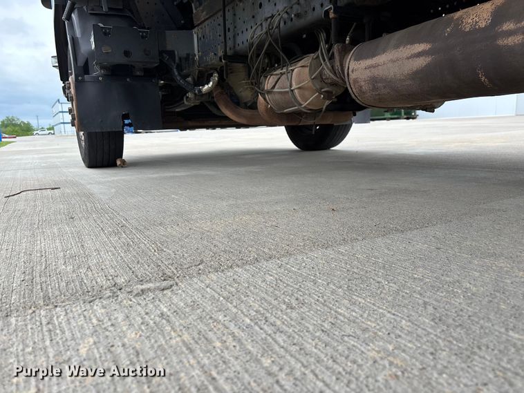 image for item EO4213 2016 Isuzu NPR box truck