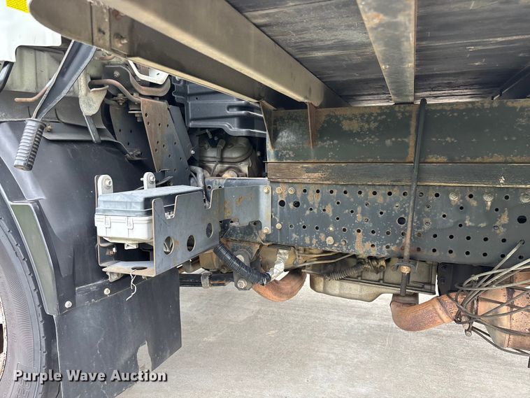 image for item EO4213 2016 Isuzu NPR box truck