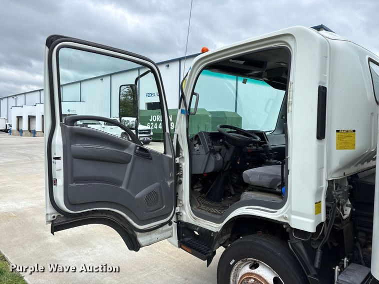 image for item EO4213 2016 Isuzu NPR box truck