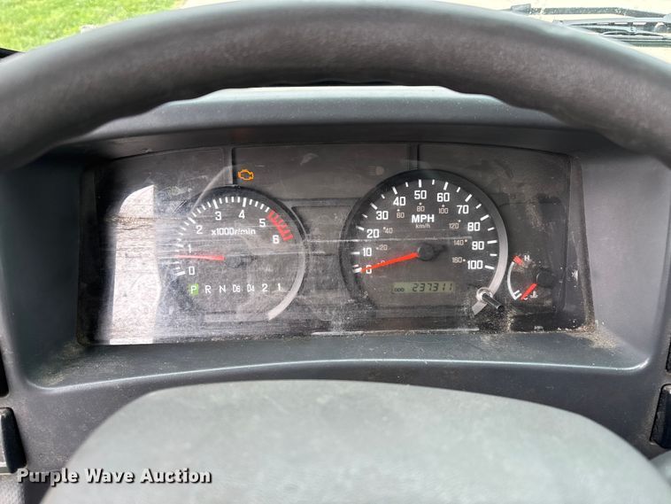image for item EO4213 2016 Isuzu NPR box truck