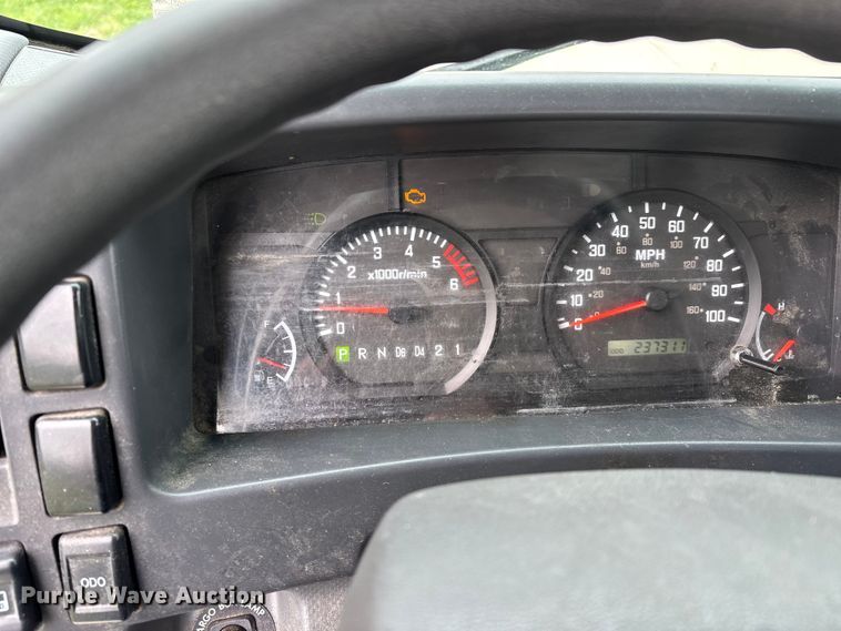 image for item EO4213 2016 Isuzu NPR box truck