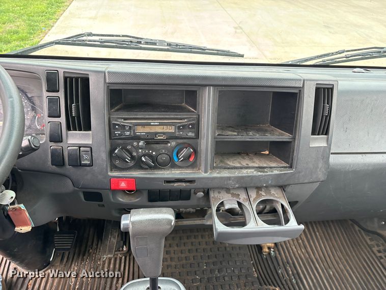 image for item EO4213 2016 Isuzu NPR box truck