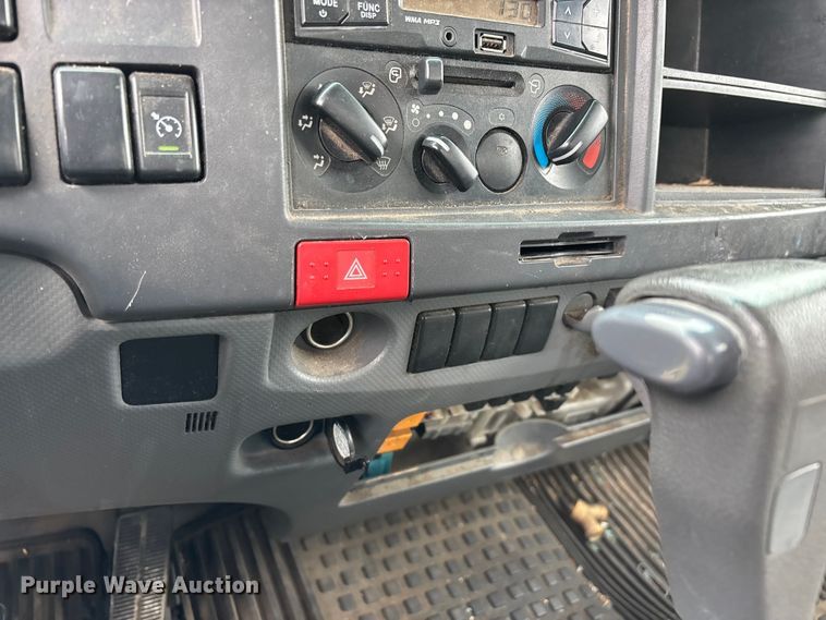 image for item EO4213 2016 Isuzu NPR box truck