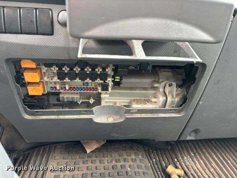 image for item EO4213 2016 Isuzu NPR box truck
