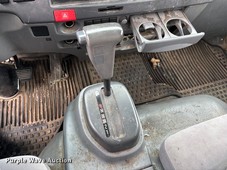 image for item EO4213 2016 Isuzu NPR box truck