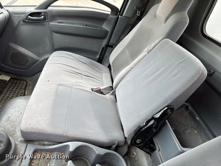 image for item EO4213 2016 Isuzu NPR box truck