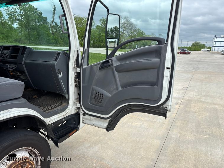 image for item EO4213 2016 Isuzu NPR box truck