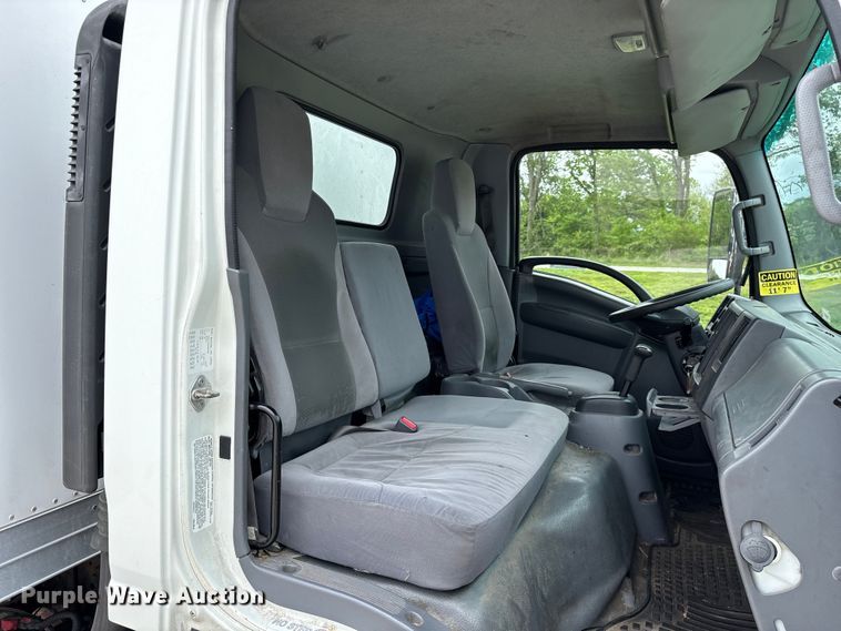 image for item EO4213 2016 Isuzu NPR box truck