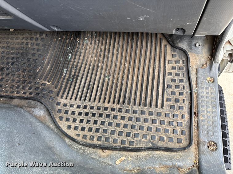image for item EO4213 2016 Isuzu NPR box truck