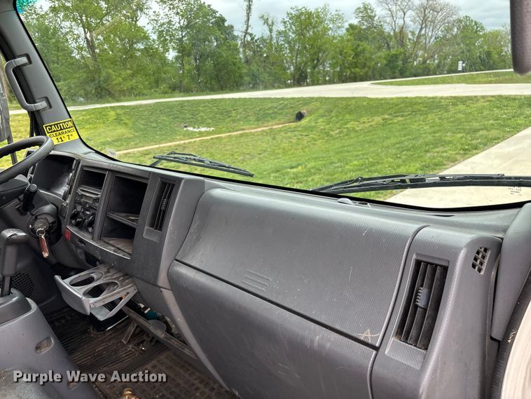 image for item EO4213 2016 Isuzu NPR box truck