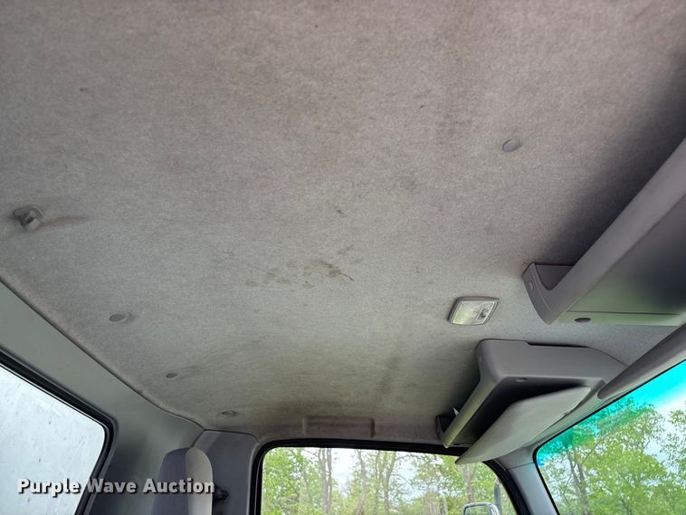 image for item EO4213 2016 Isuzu NPR box truck