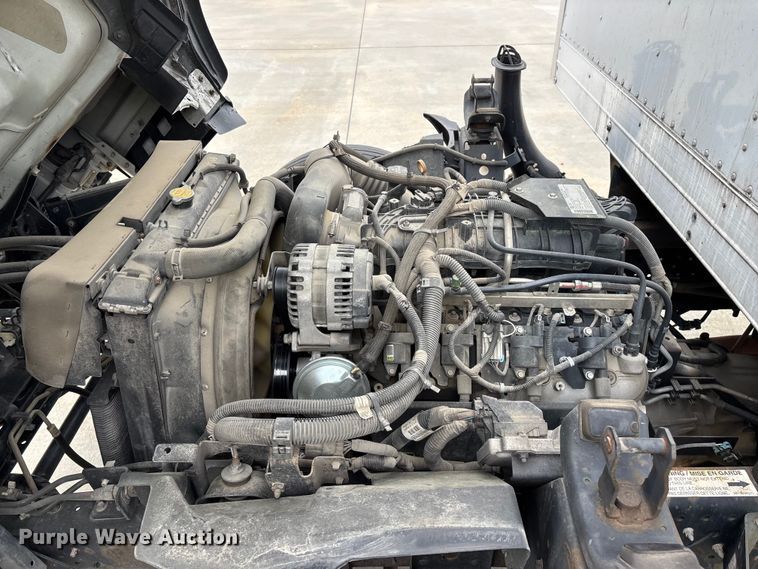 image for item EO4213 2016 Isuzu NPR box truck