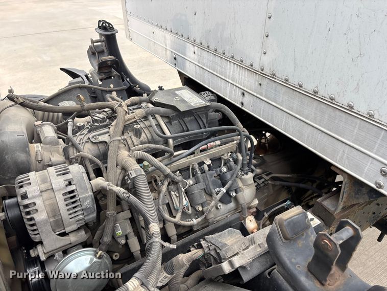 image for item EO4213 2016 Isuzu NPR box truck