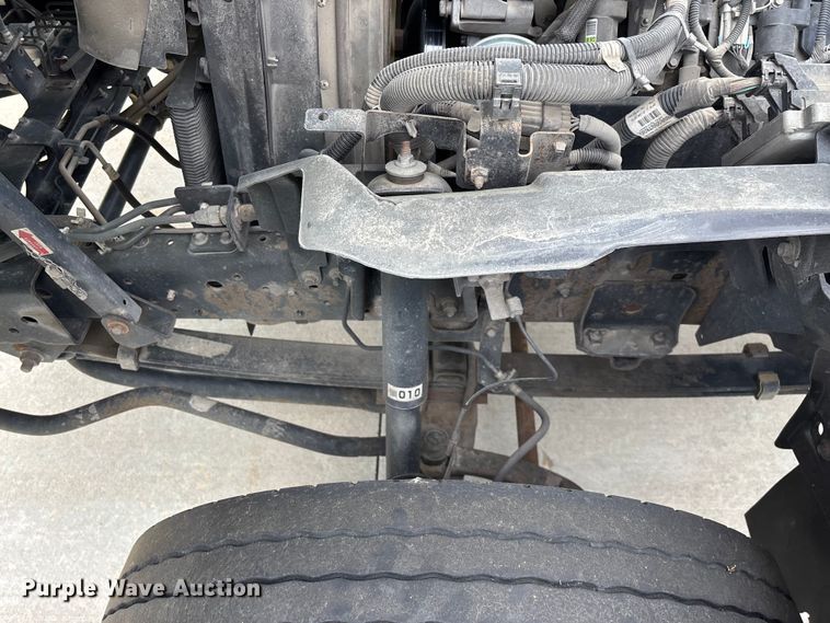 image for item EO4213 2016 Isuzu NPR box truck