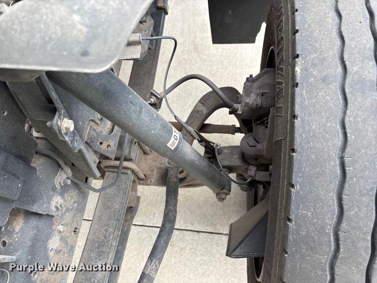 image for item EO4213 2016 Isuzu NPR box truck