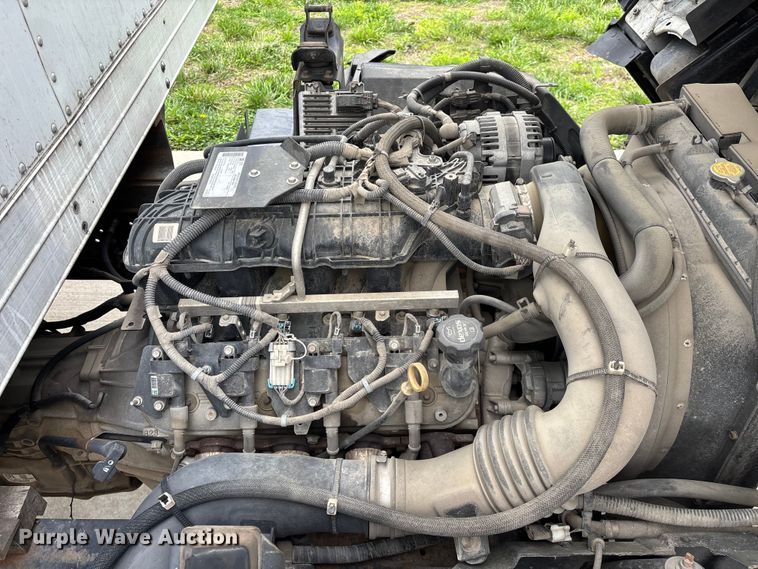 image for item EO4213 2016 Isuzu NPR box truck