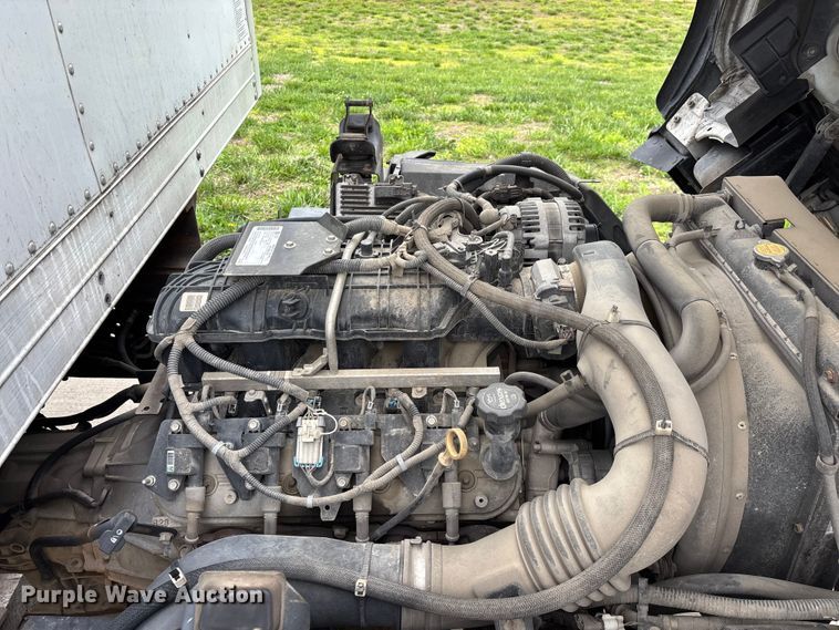 image for item EO4213 2016 Isuzu NPR box truck