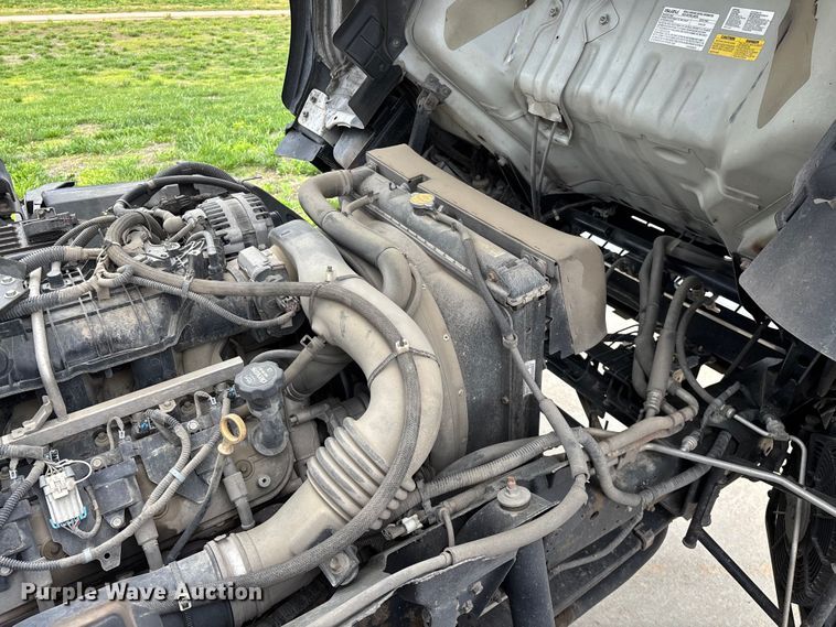 image for item EO4213 2016 Isuzu NPR box truck