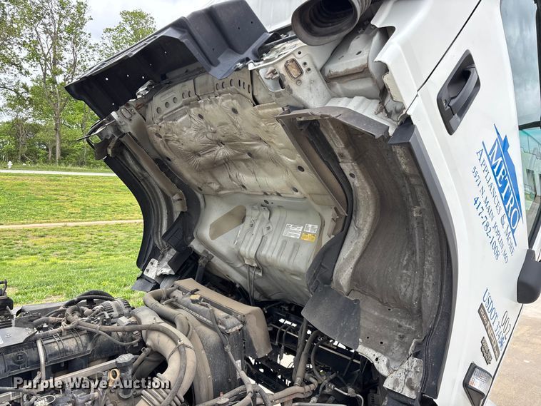 image for item EO4213 2016 Isuzu NPR box truck