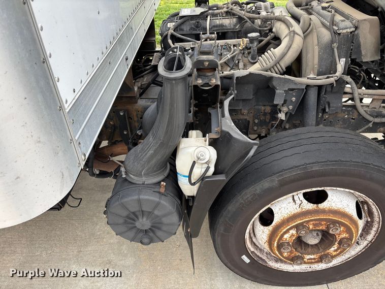 image for item EO4213 2016 Isuzu NPR box truck