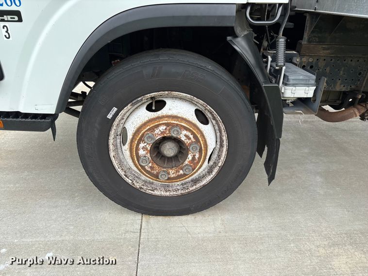 image for item EO4213 2016 Isuzu NPR box truck