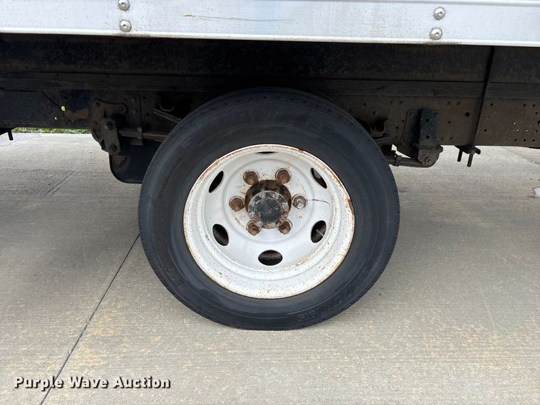 image for item EO4213 2016 Isuzu NPR box truck